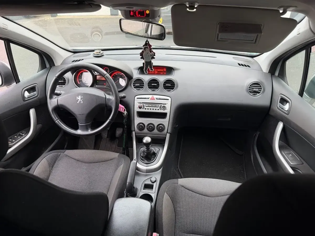 Gebraucht Peugeot 308 150 PS (110 kW) 2010 Silber Limousine