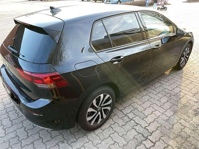 Gebraucht VW Golf VII Active 150 PS (110 kW) 2021 Schwarz Kleinwagen