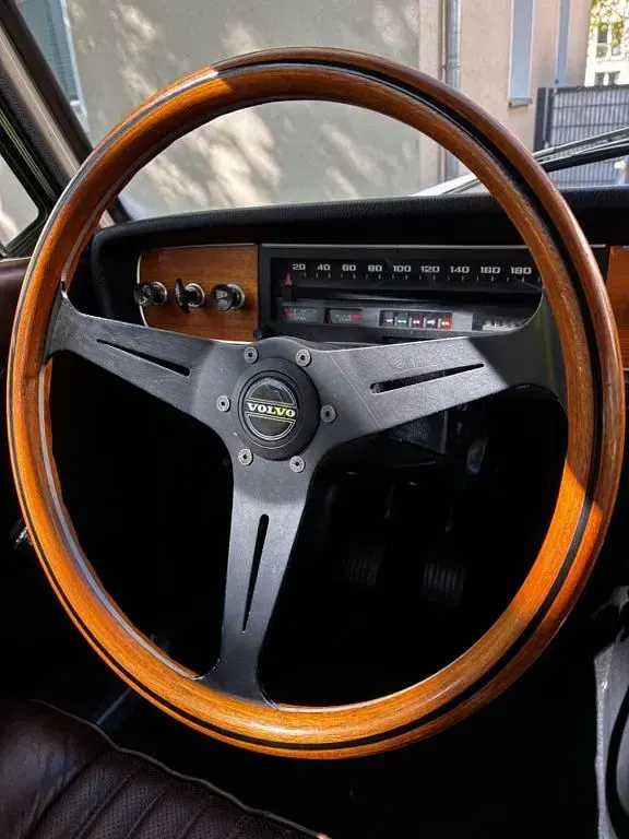 Usado Volvo 142 82 HP (60 kW) 1968 Bege Sedan