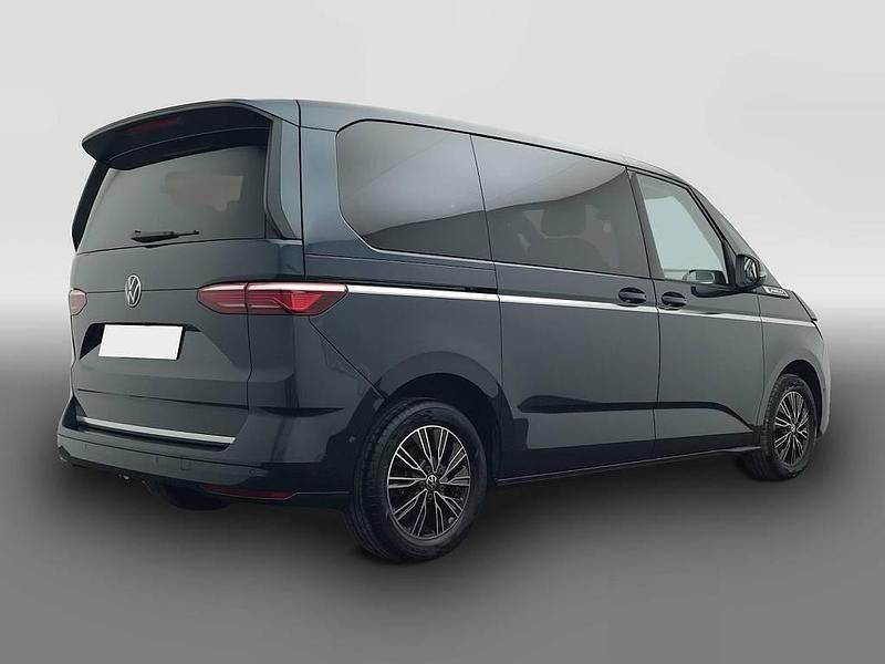 Second-hand VW Multivan Style 150 CP (110 kW) 2024 Albastru Monovolum