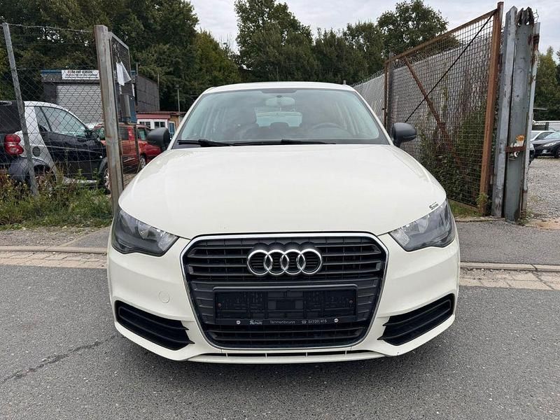 Weiß Gebraucht 2013 Audi A1 Sportback Ambition Kleinwagen | 5.999 € (Fairer Preis) - Bild 1/4