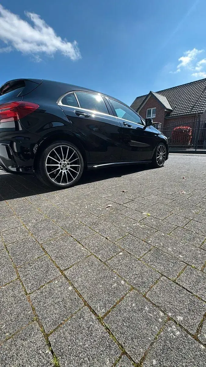 Gebraucht Mercedes A200 Edition 136 PS (100 kW) 2017 Schwarz Limousine