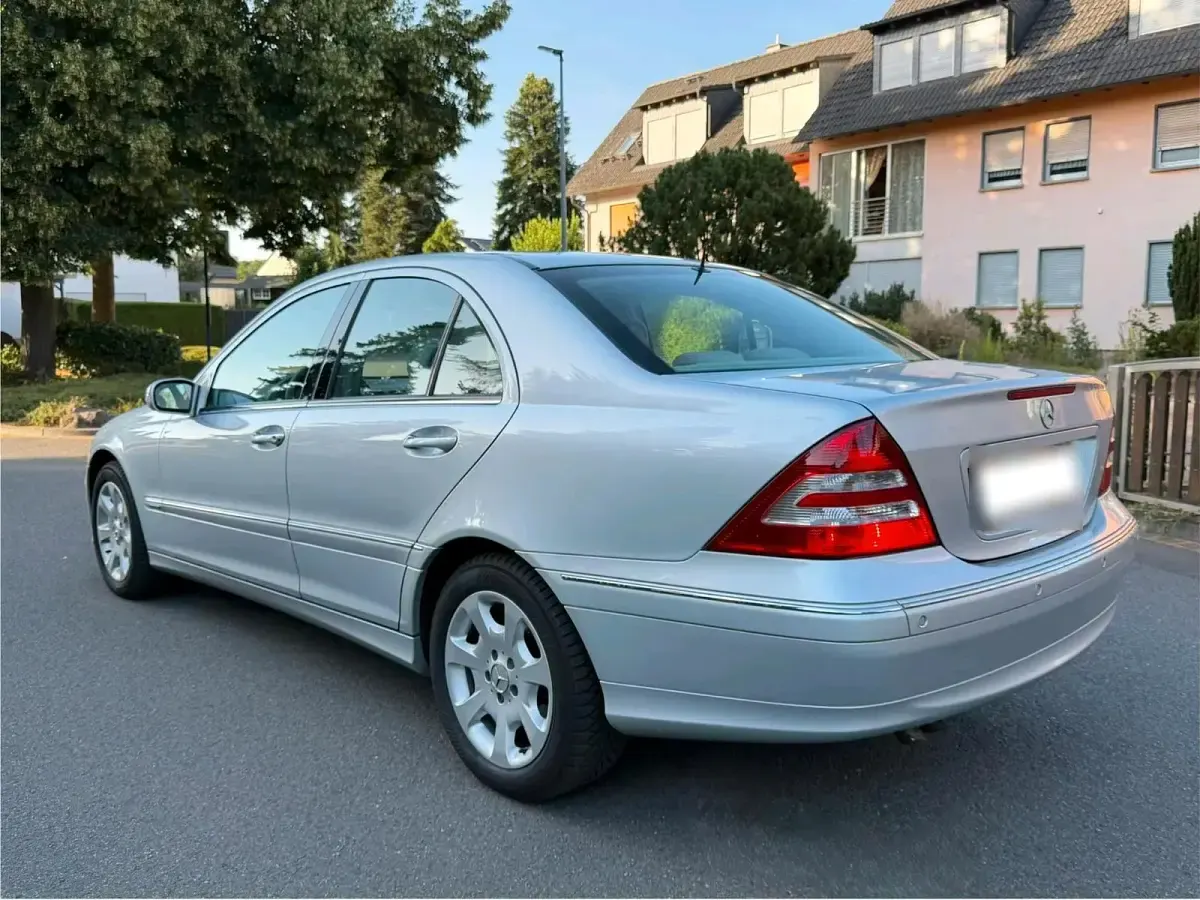 Gebraucht Mercedes C230 Elegance 204 PS (150 kW) 2006 Silber Limousine
