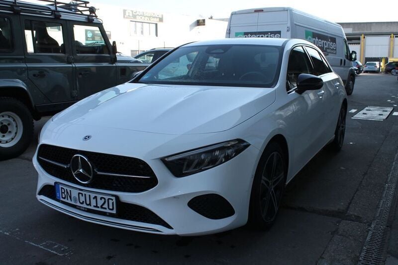 Gebraucht Mercedes A180 Progressive 150 PS (110 kW) 2023 Weiß Limousine