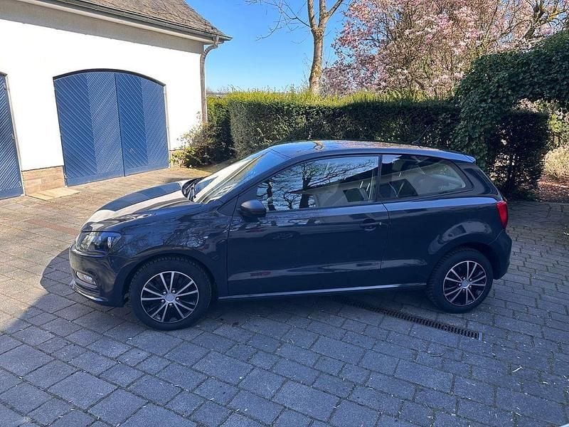 Gebraucht VW Polo Trendline 60 PS (44 kW) 2017 Grau Kleinwagen