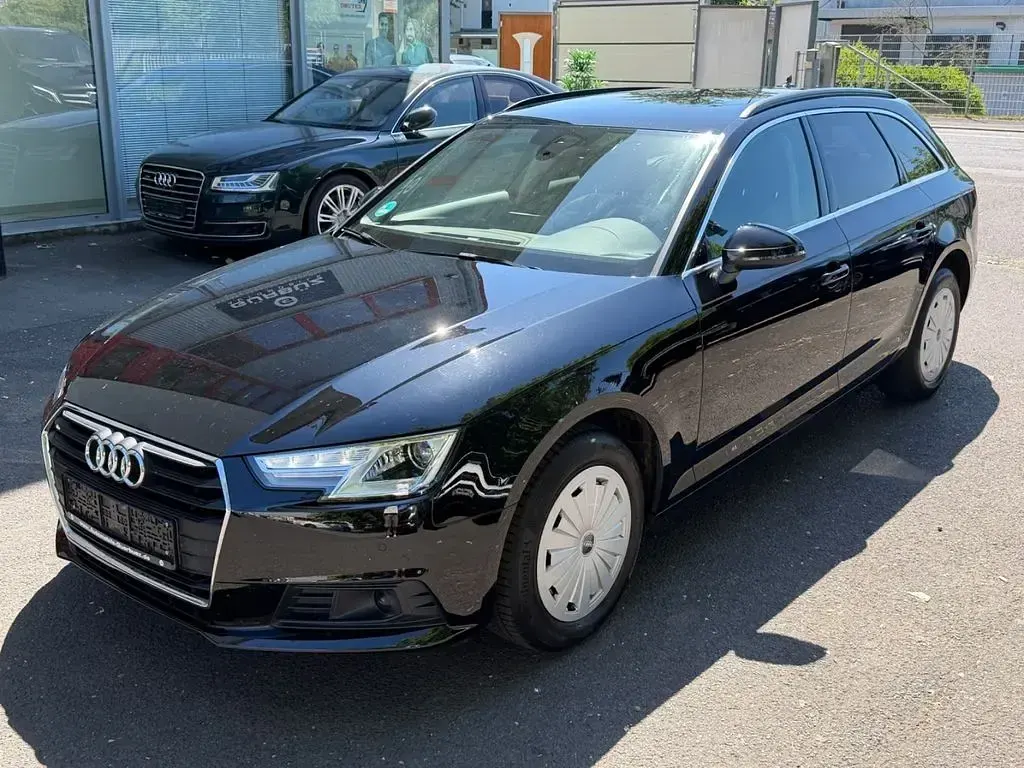 Używany Audi A4 Sport 122 KM (89 kW) 2017 Czarny Sedan/Limuzyna