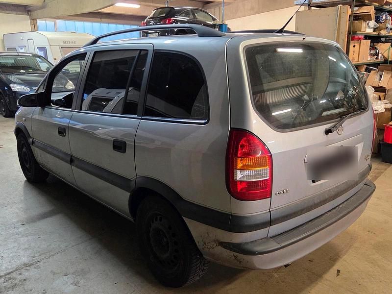 Gebraucht Opel Zafira 125 PS (91 kW) 2001 Silber Van / Kleinbus