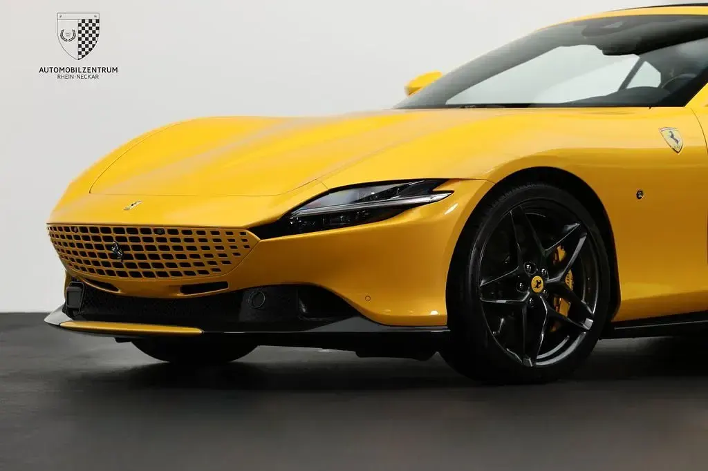 Nouă Ferrari Roma 620 CP (456 kW) 2025 Galben Cabrio