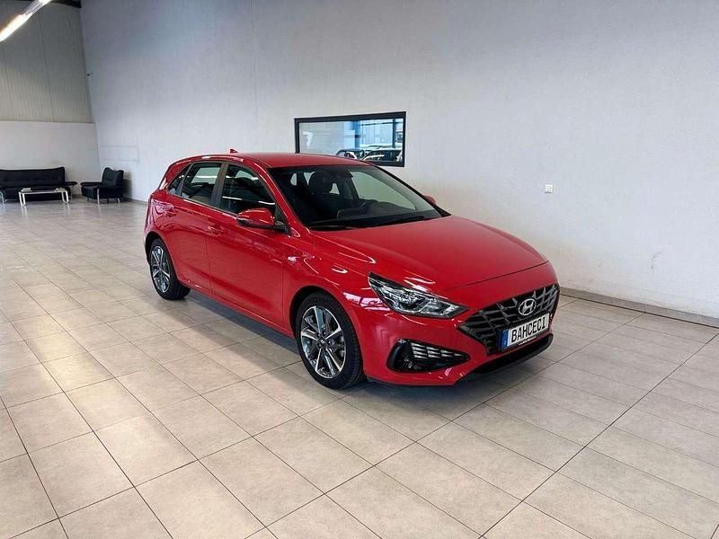 Rot Gebraucht 2023 Hyundai i30 Trend Kombi | 15.900 € (Fairer Preis) - Bild 1/3