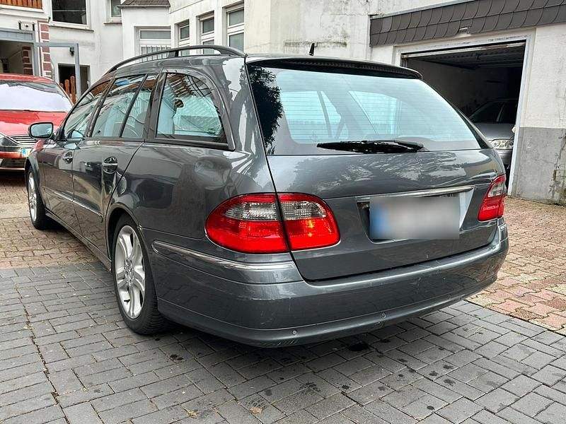 Gebraucht Mercedes E280 Avantgarde 231 PS (169 kW) 2007 Grau Kombi
