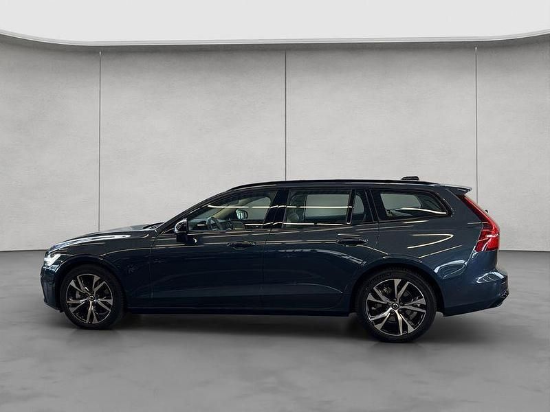 Gebraucht Volvo V60 Ultimate 197 PS (144 kW) 2024 Denim bluemetallic 723 Kombi