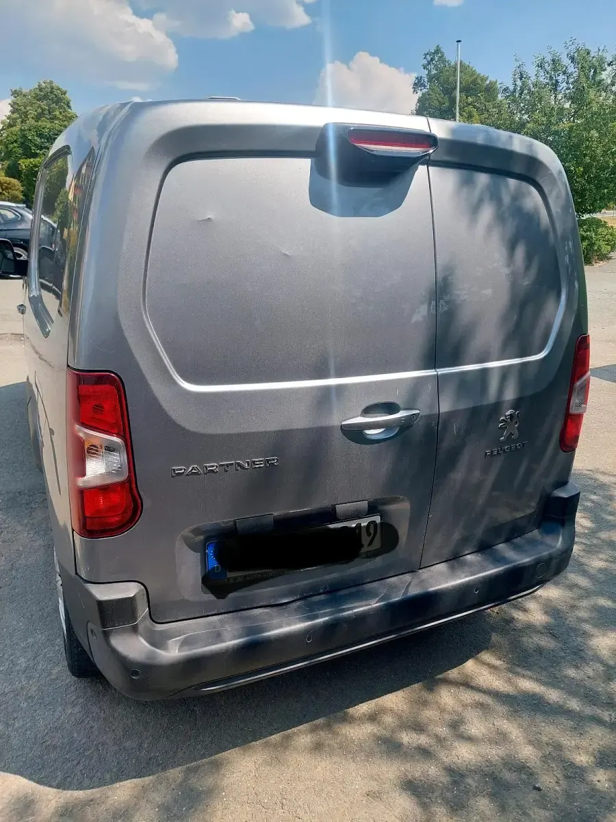 Gebraucht Peugeot Partner Premium 99 PS (72 kW) 2019 Grau Van / Kleinbus