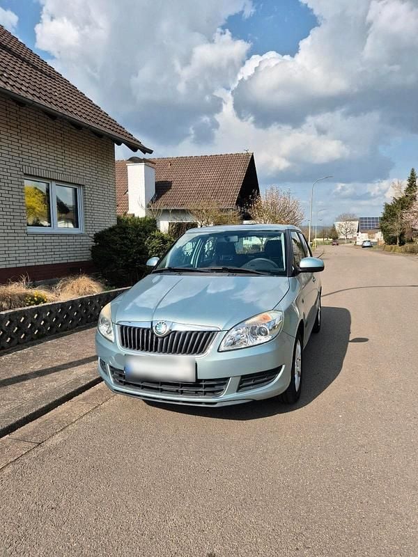 Gebraucht Skoda Fabia Ambiente 86 PS (63 kW) 2010 Silber Kleinwagen