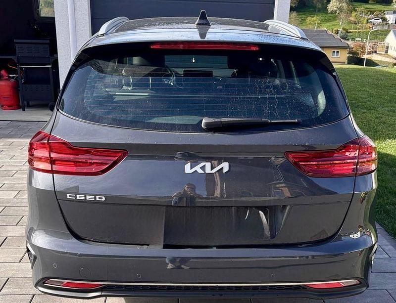 Second-hand Kia Ceed 140 CP (102 kW) 2024 Gri Hatchback