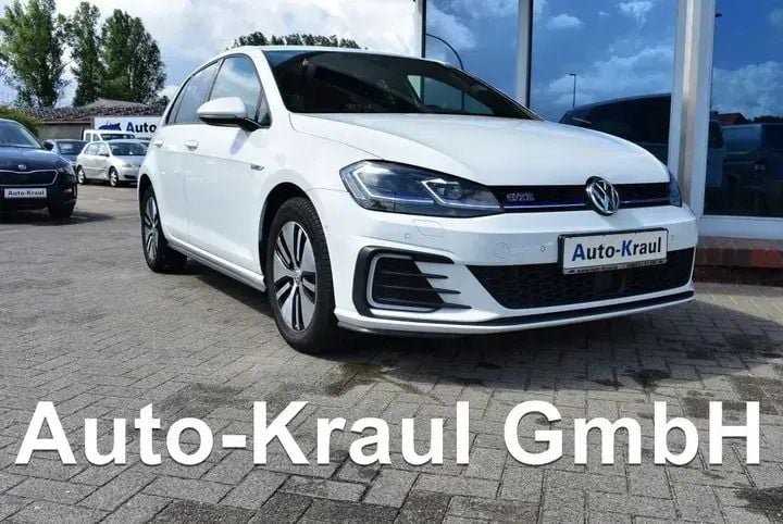 Weiß Gebraucht 2020 VW Golf VII GTE Limousine | 20.949 € (Fairer Preis) - Bild 1/4