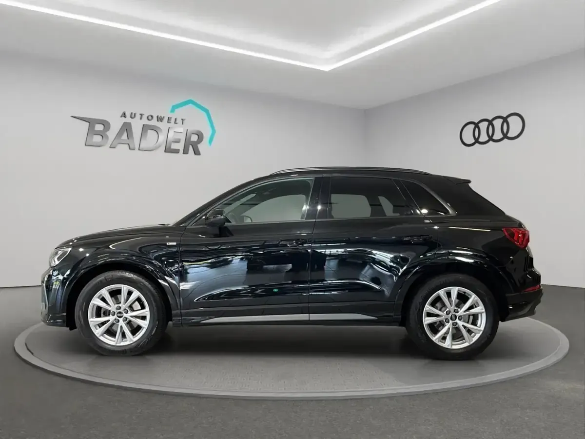 Gebraucht Audi Q3 S-Line 150 PS (110 kW) 2023 Mythosschwarz metallic SUV