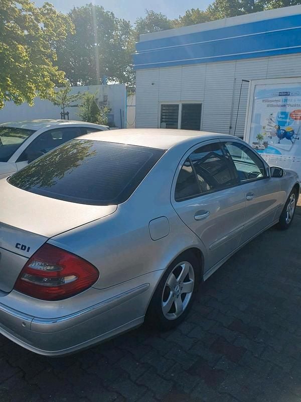 Gebraucht Mercedes E280 177 PS (130 kW) 2004 Silber Limousine