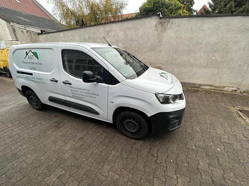 Gebraucht Peugeot Partner 101 PS (74 kW) 2023 Weiß Van / Kleinbus