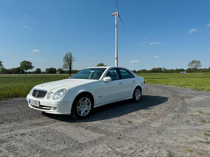 Gebraucht Mercedes E500 326 PS (239 kW) 2003 Weiß Limousine