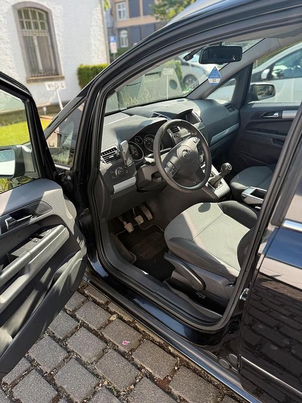Schwarz Gebraucht 2006 Opel Zafira Van / Kleinbus | 2.300 € (Fairer Preis) - Bild 1/4