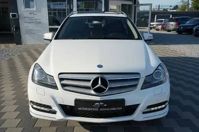Gebraucht Mercedes C180 156 PS (114 kW) 2013 Weiß Limousine