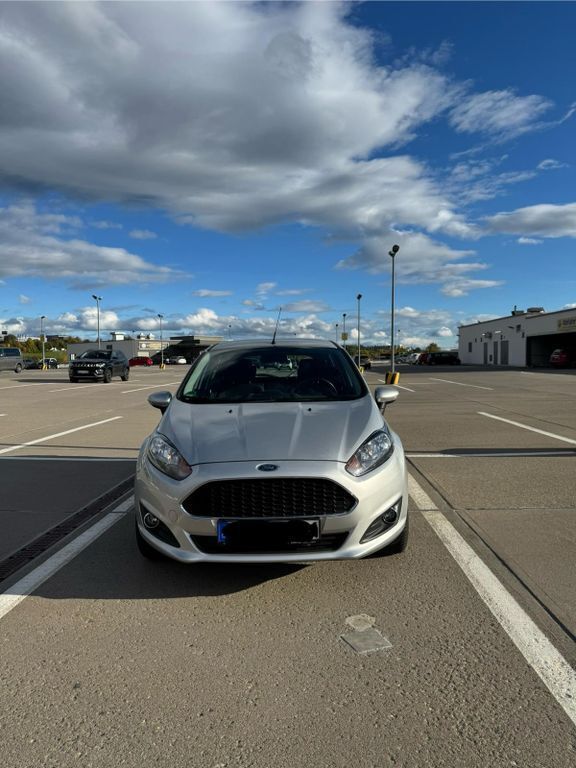 Silber Gebraucht 2016 Ford Fiesta Cool & Connect Kleinwagen | 9.800 € (Fairer Preis) - Bild 1/4