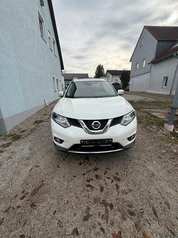 Weiß Gebraucht 2014 Nissan X-Trail Tekna SUV | 8.980 € (Fairer Preis) - Bild 1/4