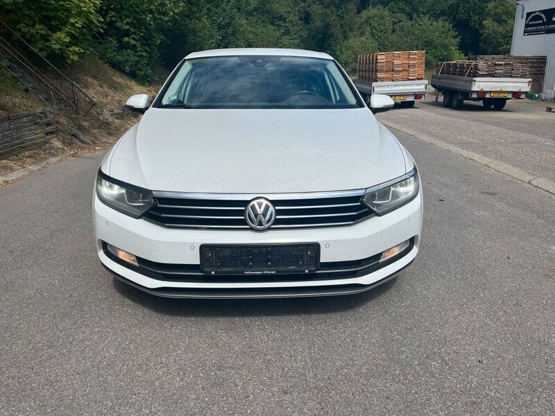 Gebraucht VW Passat Highline 150 PS (110 kW) 2017 Weiß Limousine