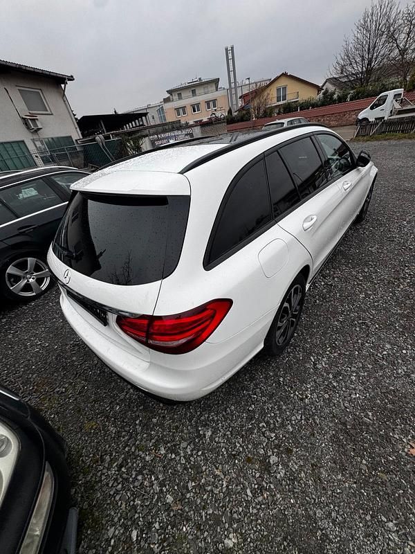 Gebraucht Mercedes C250 Night 204 PS (150 kW) 2015 Weiß Kombi