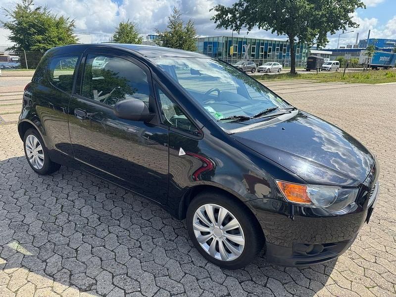 Gebraucht Mitsubishi Colt Inform 75 PS (55 kW) 2010 Schwarz Kleinwagen