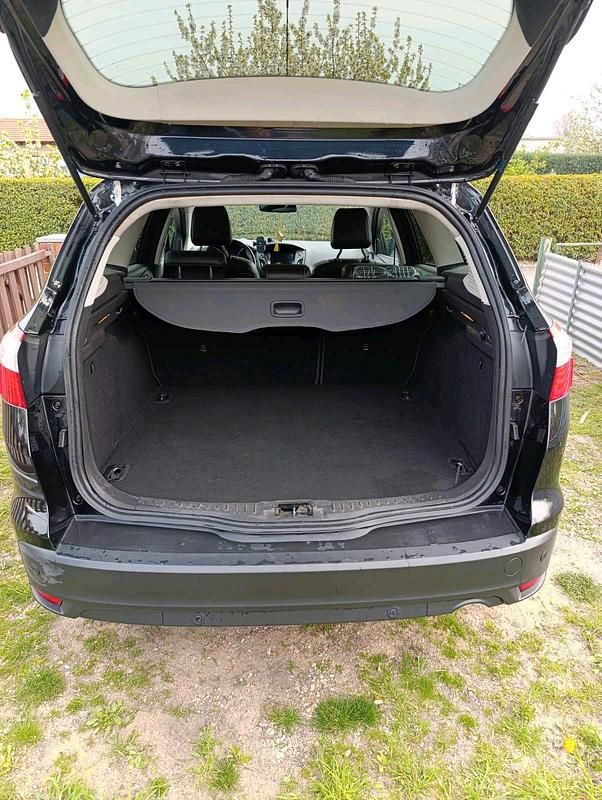 Gebraucht Ford Focus 140 PS (102 kW) 2011 Schwarz Kombi