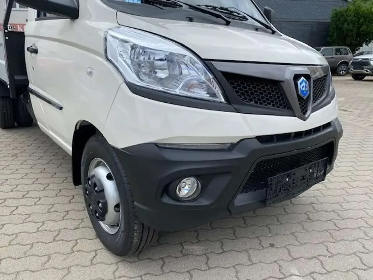 Gebraucht Piaggio Porter 106 PS (77 kW) 2024 Weiß SUV
