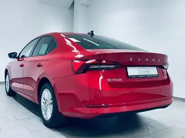 Gebraucht Skoda Octavia Ambition 131 PS (96 kW) 2021 Rot Limousine