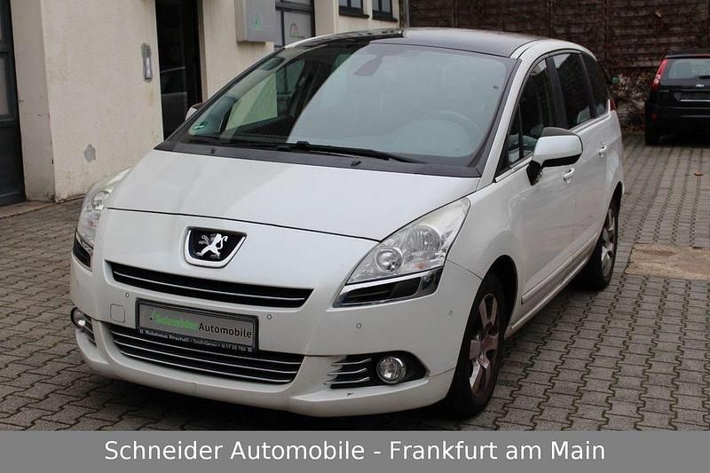 Weiß Gebraucht 2010 Peugeot 5008 Van / Kleinbus | 4.650 € (Fairer Preis) - Bild 1/4