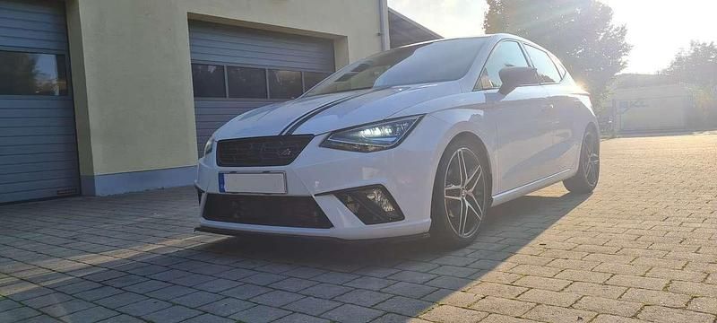 Weiß Gebraucht 2018 Seat Ibiza FR Kleinwagen | 12.800 € (Fairer Preis) - Bild 1/4