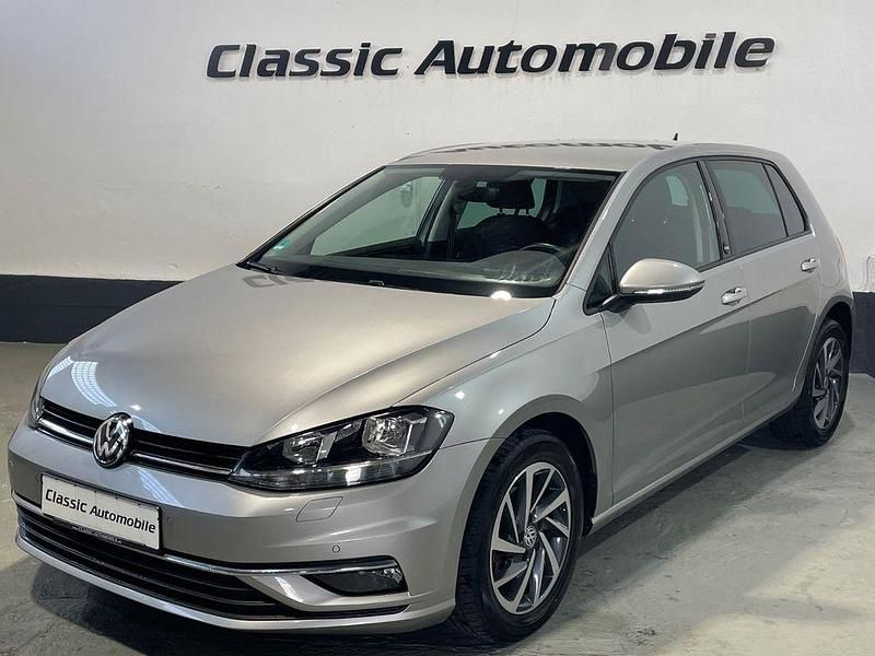 Silber Gebraucht 2018 VW Golf VII Sound Limousine | 13.600 € (Fairer Preis) - Bild 1/4