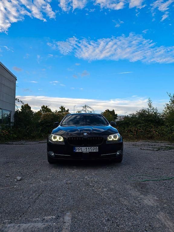 Schwarz Gebraucht 2012 BMW 520 Kombi | 8.450 € (Guter Preis) - Bild 1/4