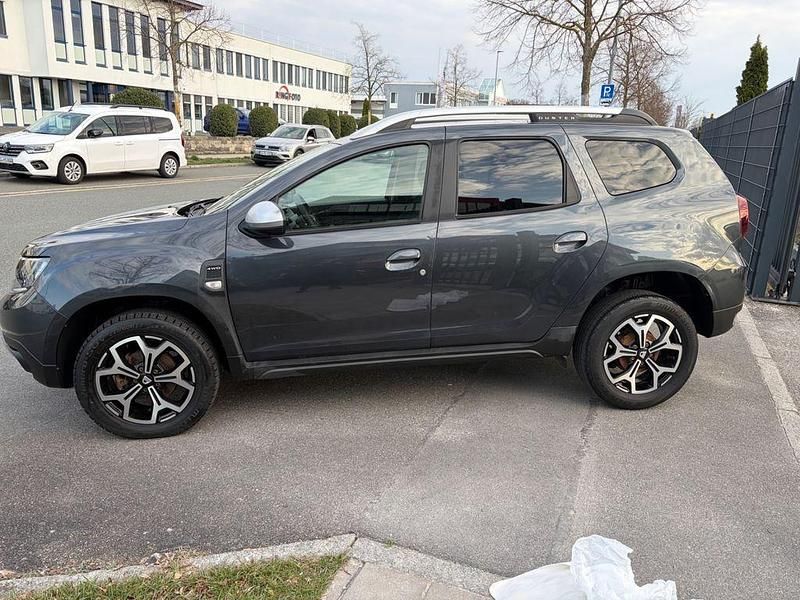 Gebraucht Dacia Duster Prestige 125 PS (91 kW) 2018 Grau SUV