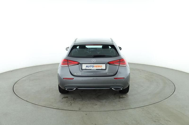 Gebraucht Mercedes A250 Progressive 224 PS (164 kW) 2018 Grau Limousine