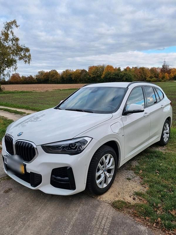 Weiß Gebraucht 2021 BMW X1 Shadowline SUV | 25.000 € (Superpreis) - Bild 1/4