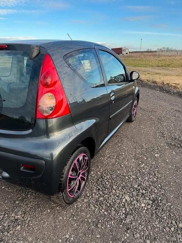 Gebraucht Peugeot 107 68 PS (50 kW) 2005 Grau Kleinwagen