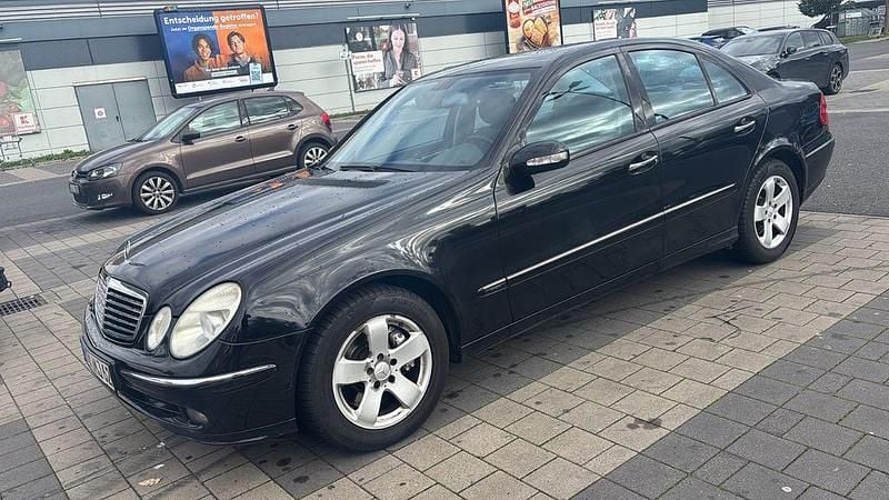 Schwarz Gebraucht 2005 Mercedes E280 Avantgarde Limousine | 4.200 € (Guter Preis) - Bild 1/4