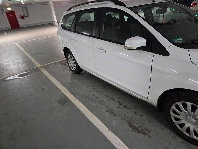 Gebraucht Ford Focus 101 PS (74 kW) 2011 Weiß Kombi