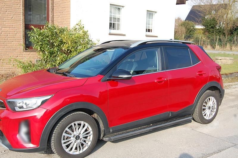 Gebraucht Kia Stonic DREAM-TEAM Edition 82 PS (60 kW) 2021 Rot SUV
