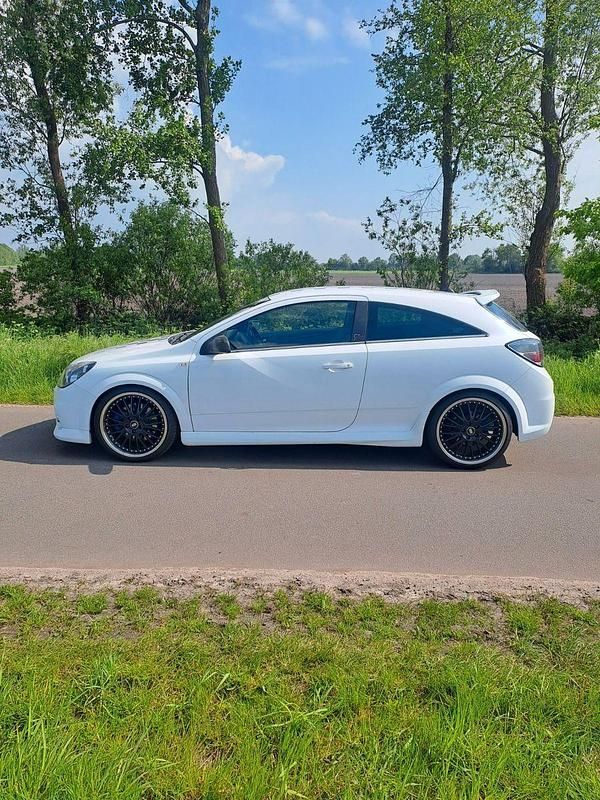 Gebraucht Opel Astra Edition 241 PS (177 kW) 2008 Limousine