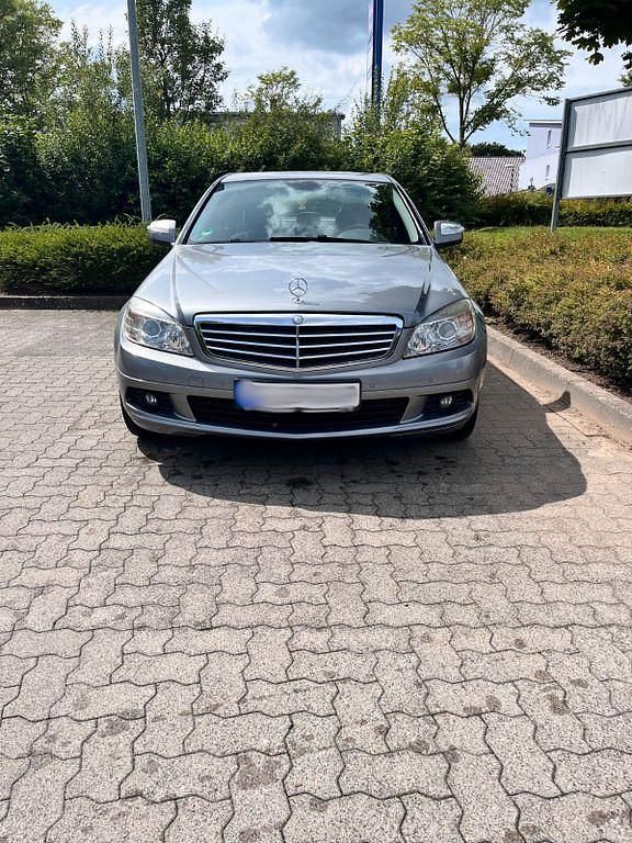 Grau Gebraucht 2007 Mercedes C200 Limousine | 7.699 € (Fairer Preis) - Bild 1/4