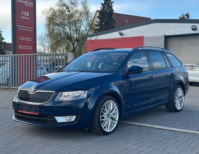Gebraucht Skoda Octavia Elegance 150 PS (110 kW) 2015 Blau Kleinwagen