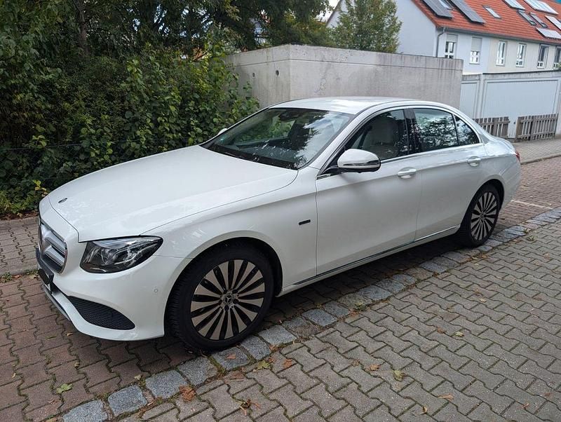 Weiß Gebraucht 2017 Mercedes E350 Avantgarde Limousine | 27.500 € (Fairer Preis) - Bild 1/4