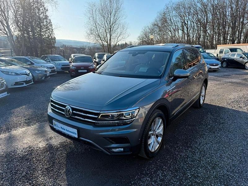 Grau Gebraucht 2018 VW Tiguan Allspace Highline SUV | 23.490 € (Fairer Preis) - Bild 1/4