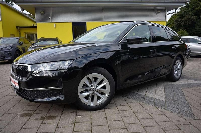 Neu Skoda Octavia 150 PS (110 kW) 2025 Black magic perleffect Kombi